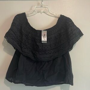 NWT Sofia Vergara crop shirt